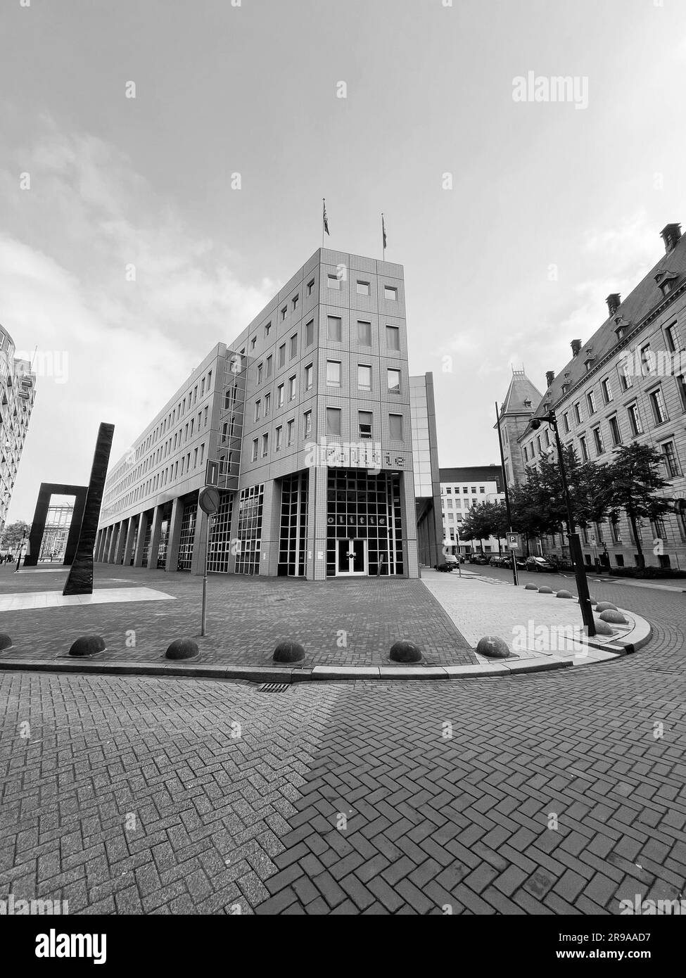 Rotterdam, pays-Bas - 10 octobre 2021: Le bâtiment de la centrale de police, Doelwater Hoofdbureau à Rotterdam, pays-Bas. Banque D'Images