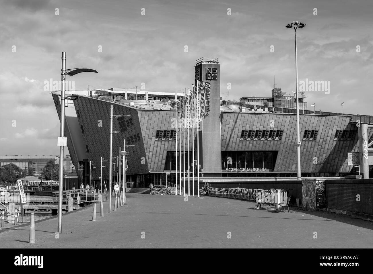 Amsterdam, pays-Bas - 11 octobre 2021 : LE MUSÉE DES sciences NEMO est un centre scientifique d'Amsterdam, pays-Bas. Il contient cinq étages d'expositions scientifiques pratiques et est Banque D'Images