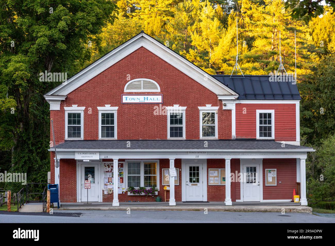 Hôtel de ville et bureau de poste Tiny dans la région rurale, Grafton, Vermont, États-Unis Banque D'Images