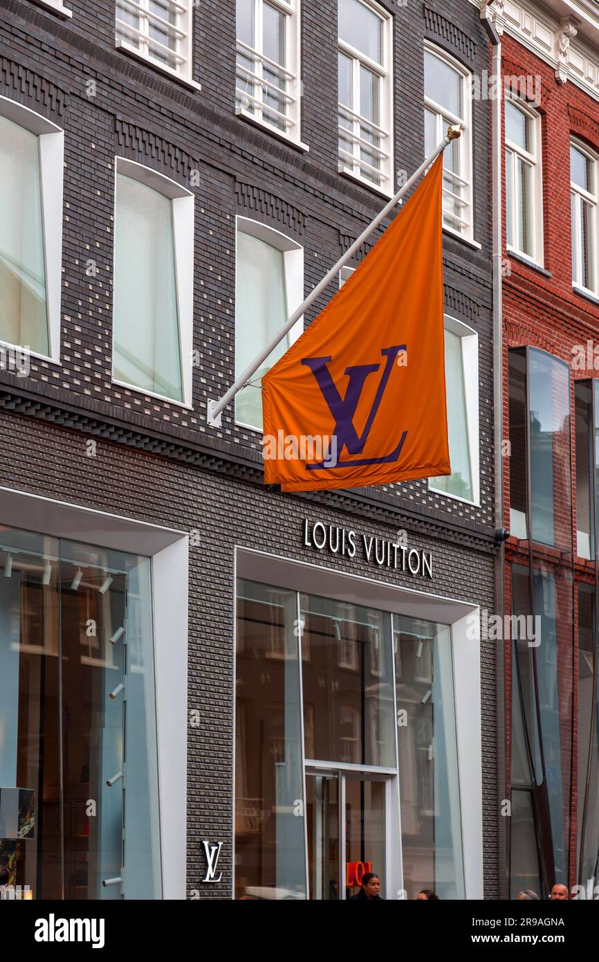 Amsterdam, pays-Bas - 12 octobre 2021 : façade de Louis Vuitton, marque  internationale de luxe, succursale d'Amsterdam Photo Stock - Alamy