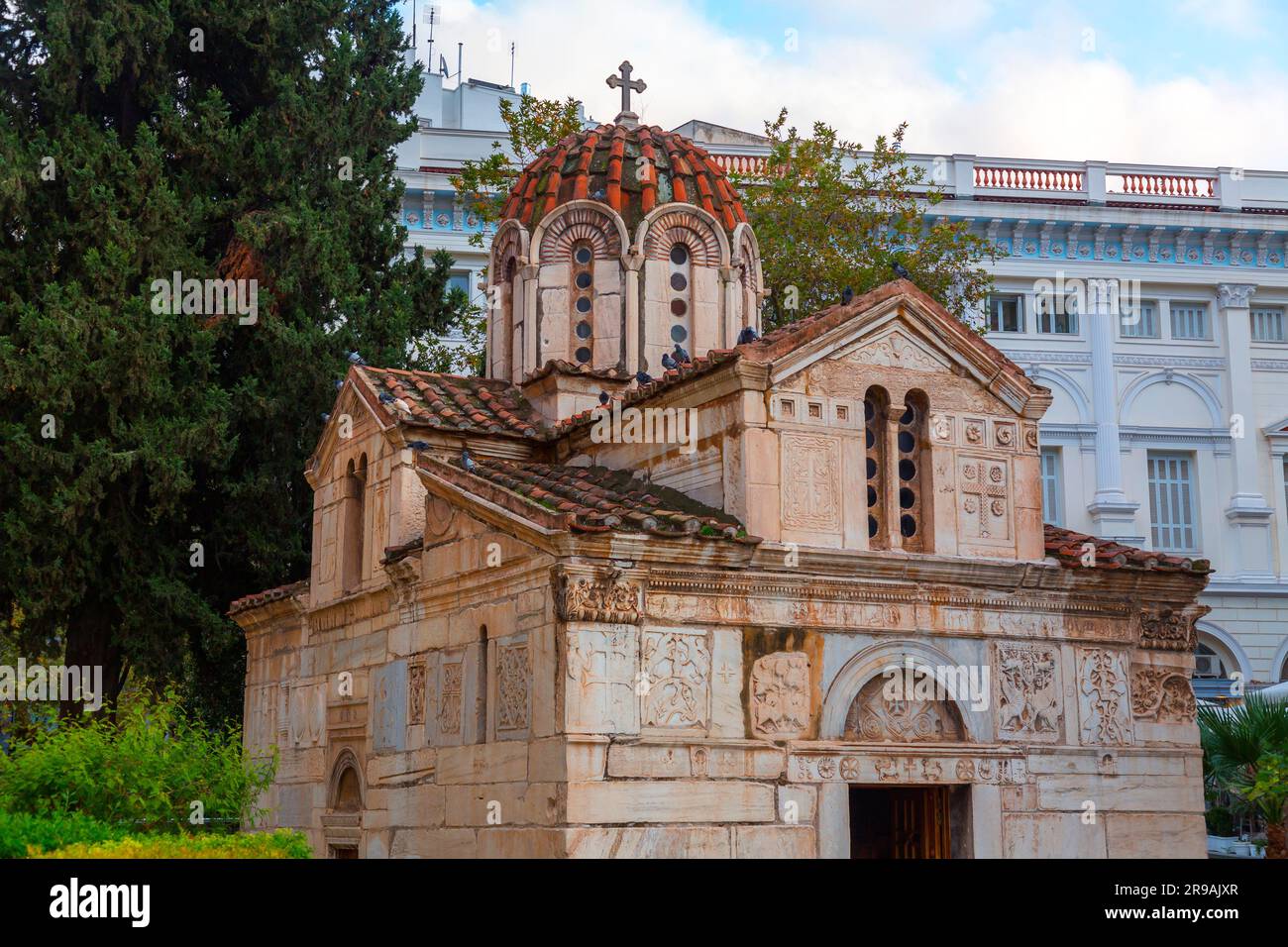La cathédrale métropolitaine de l'Annonciation, connue sous le nom de Metropolis, est l'église de la cathédrale de l'archevêché d'Athènes et de toute la Grèce. Banque D'Images
