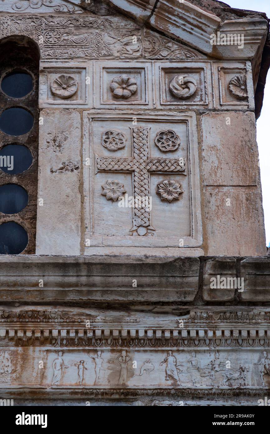 La cathédrale métropolitaine de l'Annonciation, connue sous le nom de Metropolis, est l'église de la cathédrale de l'archevêché d'Athènes et de toute la Grèce. Banque D'Images