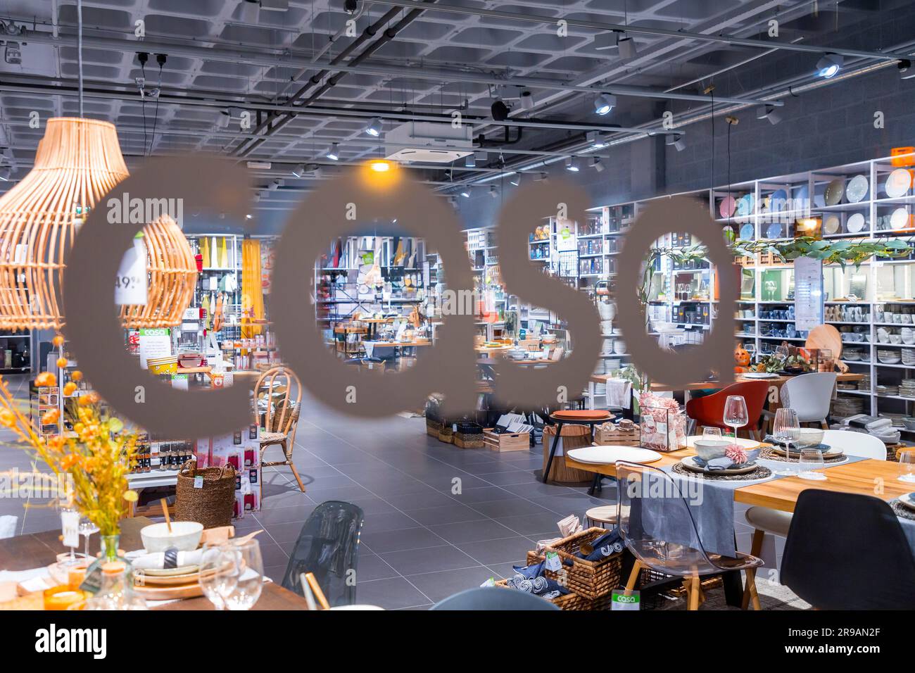 Utrecht, NL - OCT 9, 2021: Casa Store à l'intérieur de la galerie marchande Hoog Catherijne à Utrecht, pays-Bas. Casa est un magasin de décoration. Banque D'Images Utrecht, NL - OCT 9, 2021: Casa Store à l'intérieur de la galerie marchande Hoog Catherijne à Utrecht, pays-Bas. Casa est un magasin de décoration. Banque D'Images