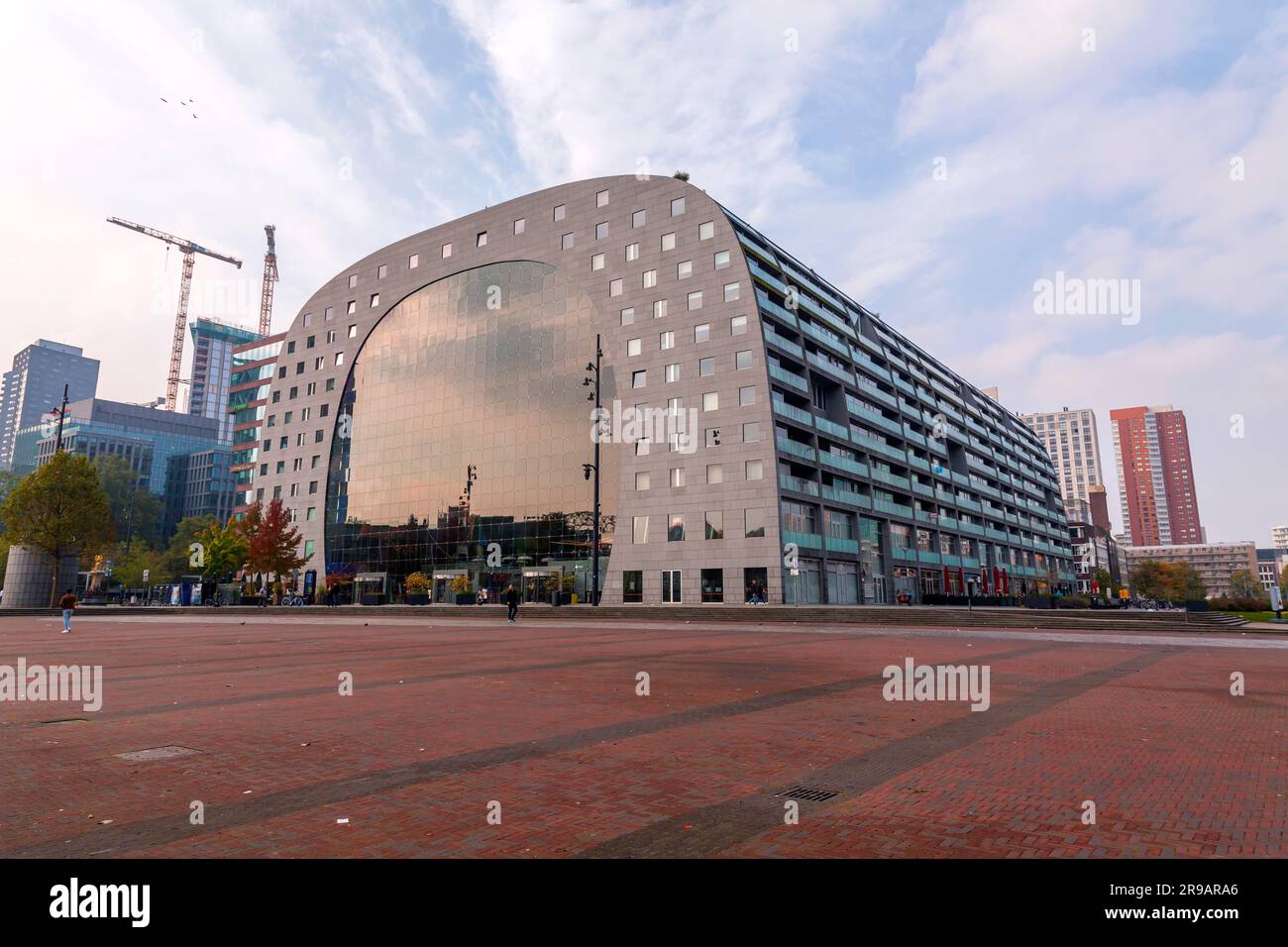 Rotterdam, pays-Bas - OCT10, 2021: Le Markthal est un immeuble résidentiel et de bureaux avec un marché en dessous. Ouvert sur 1 octobre 2014, par Q Banque D'Images