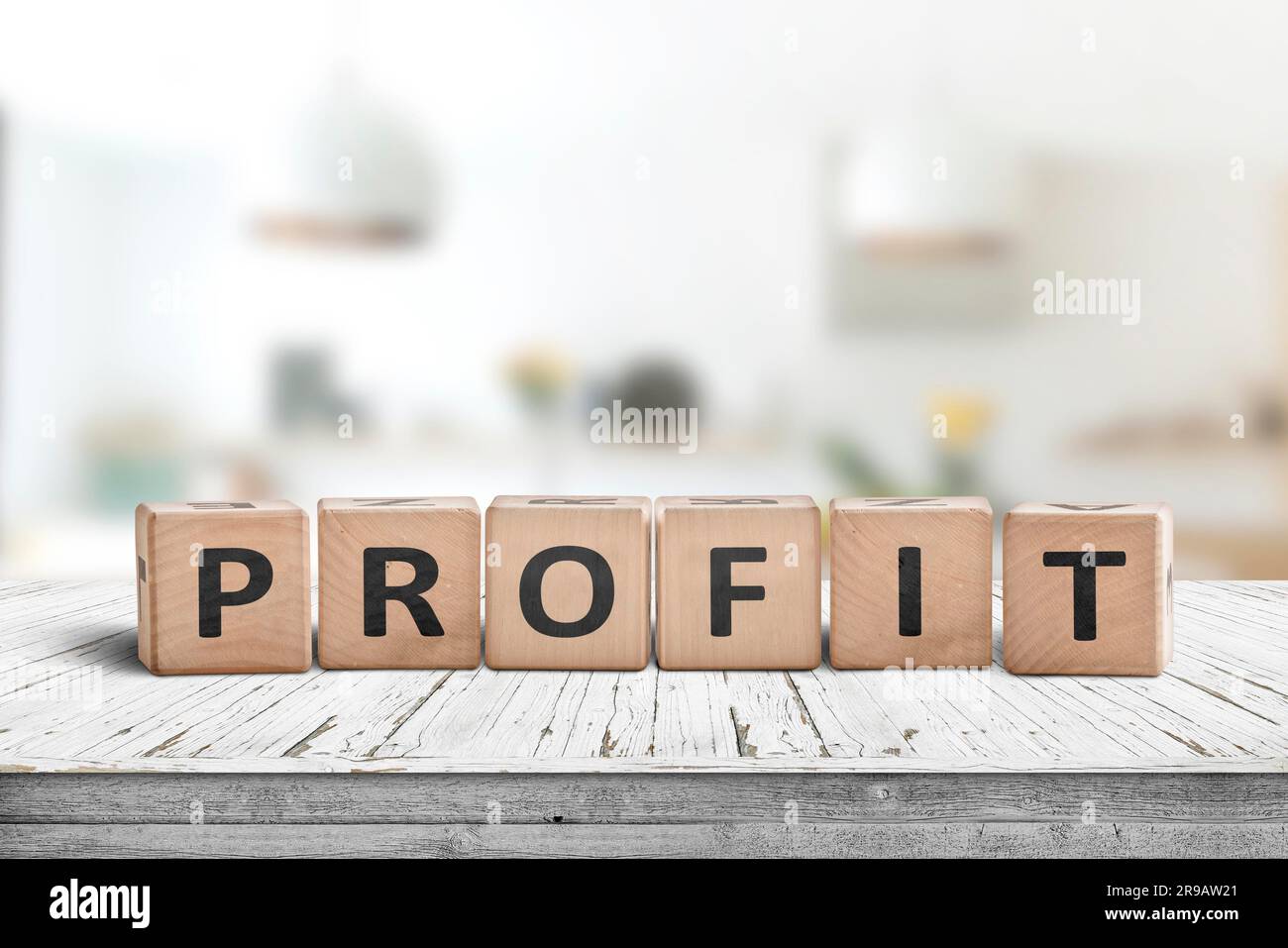 Signe de profit dans une salle lumineuse sur une table en bois avec peinture blanche Banque D'Images