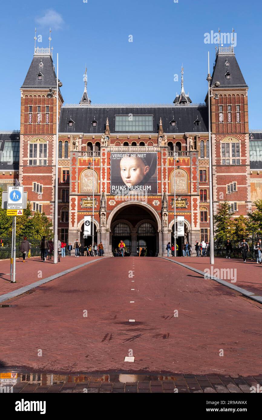 Amsterdam, pays-Bas - 12 octobre 2021 : vue extérieure du Rijksmuseum ou du Musée national néerlandais. Le musée est situé sur la place du musée i Banque D'Images