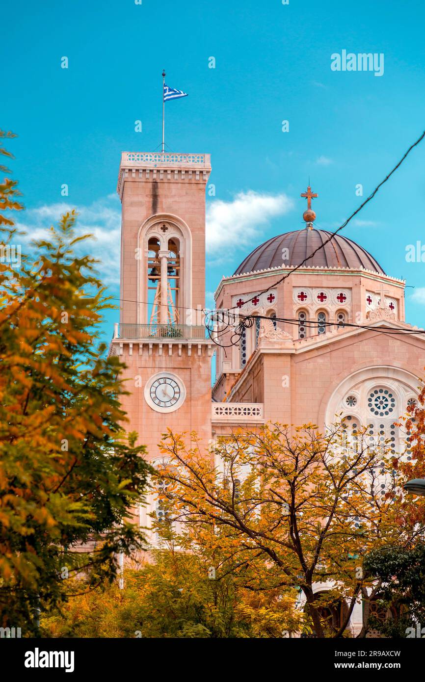 La cathédrale métropolitaine de l'Annonciation, populairement connue sous le nom de Metropolis, est l'église de la cathédrale de l'archevêché d'Athènes et de toute la Grée Banque D'Images