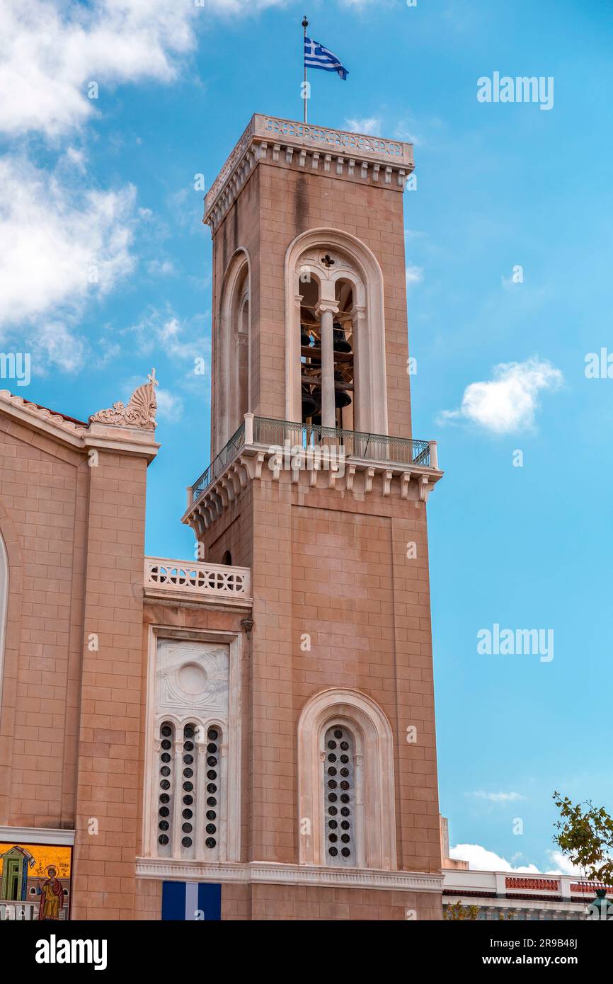La cathédrale métropolitaine de l'Annonciation, populairement connue sous le nom de Metropolis, est l'église de la cathédrale de l'archevêché d'Athènes et de toute la Grée Banque D'Images