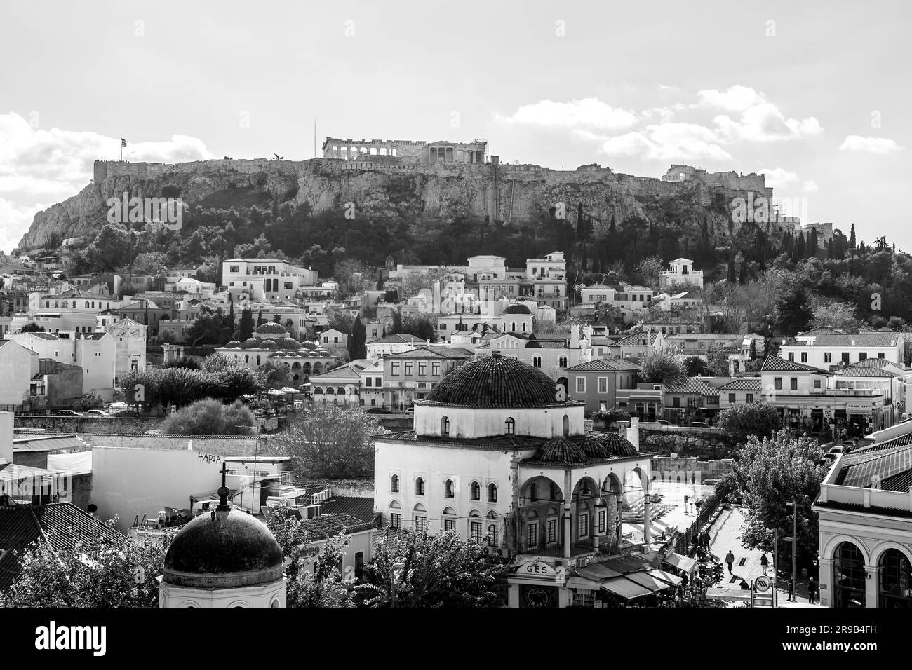Athènes, Grèce - 25 Nov 2021: Le Parthénon est un ancien temple sur l'Acropole athénienne, qui a été consacré à la déesse Athéna pendant la cinquième ce Banque D'Images