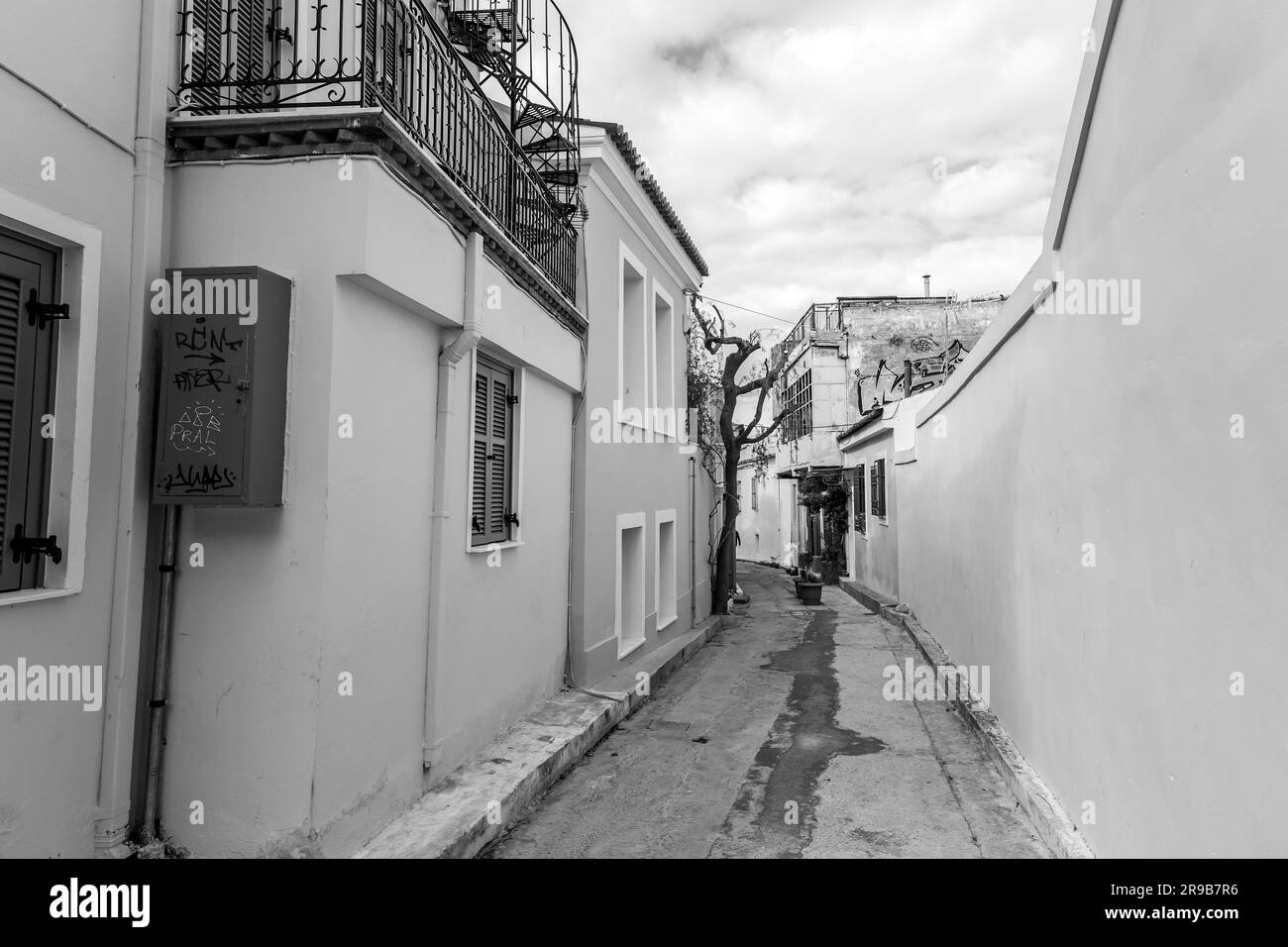 Athènes, Grèce - 25 Nov 2021: Anafiotika est un petit quartier pittoresque d'Athènes, une partie du vieux quartier historique appelé Plaka. Banque D'Images