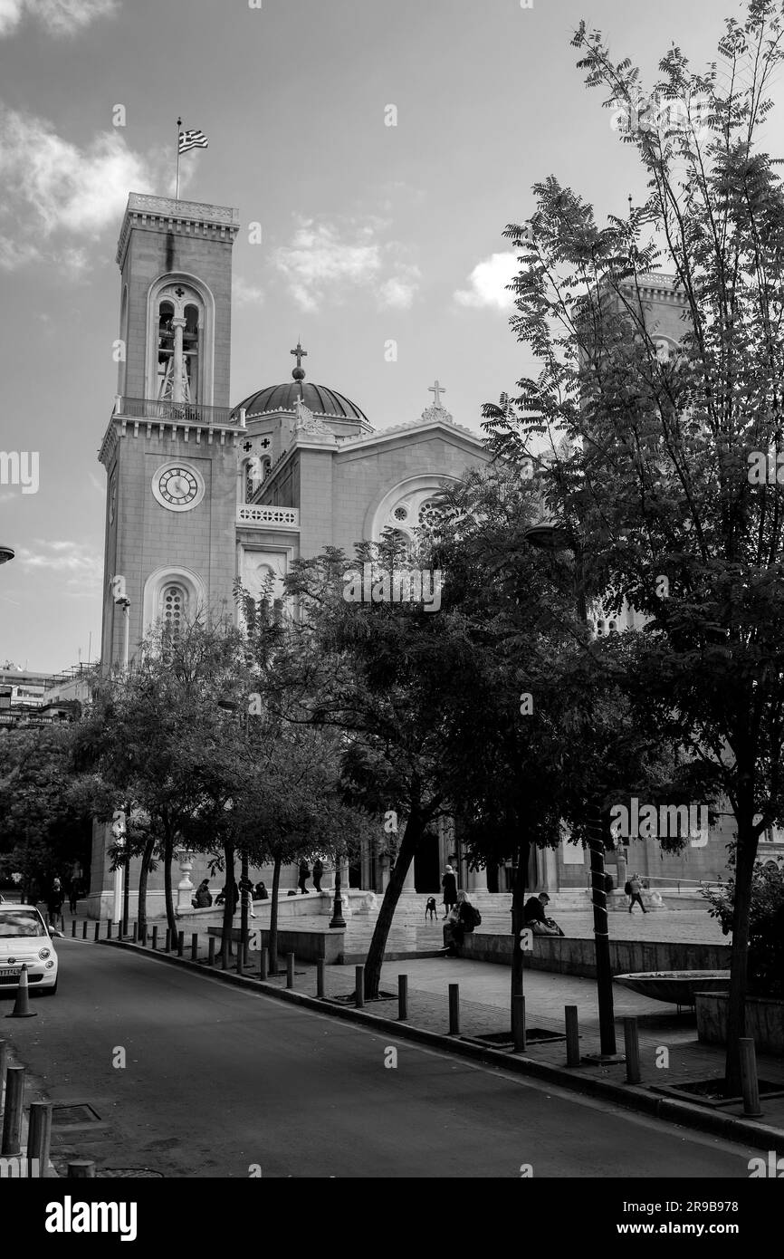 Athènes, Grèce - 25 Nov 2021 : la cathédrale métropolitaine de l'Annonciation, connue sous le nom de Metropolis, est l'église de la cathédrale de l'archibi Banque D'Images