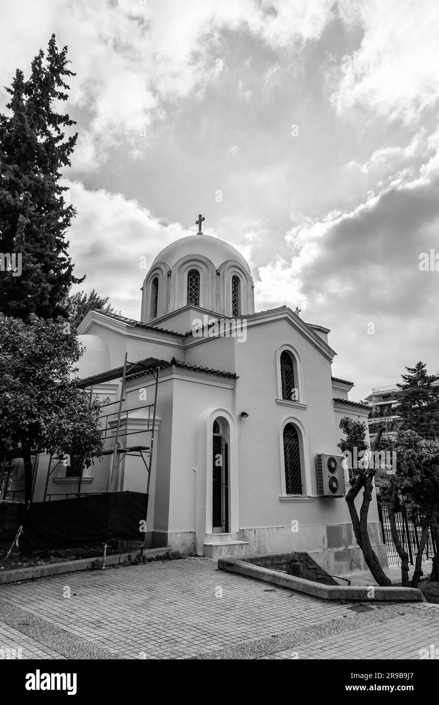 Athènes, Grèce - 25 novembre 2021 : église orthodoxe grecque dans le centre d'Athènes, la capitale grecque. Banque D'Images