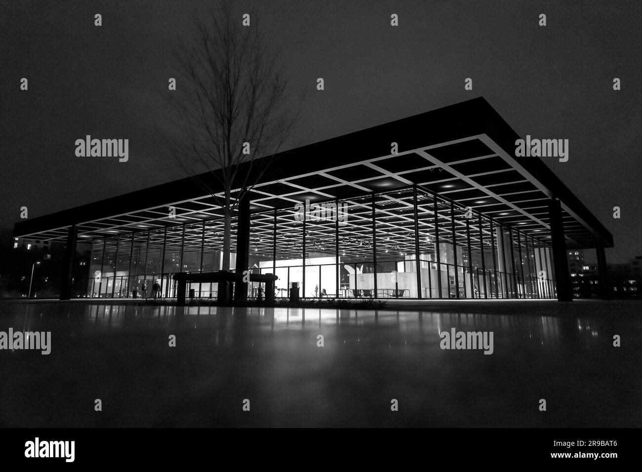 Berlin, Allemagne - 15 DEC 2021: La Neue Nationalgalerie - Nouvelle Galerie nationale au Kulturforum est un musée d'art moderne à Berlin, Allemagne. Banque D'Images