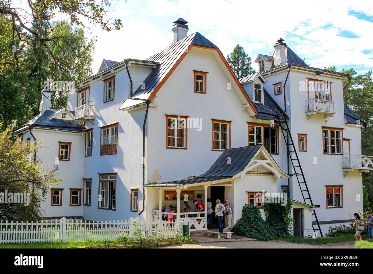 Polenovo, Russie - août 2014 : Manoir 'Borok' ou 'Polenovo'. Musée de l'art et de la nature Réserve de l'artiste Vasily Polenov Banque D'Images