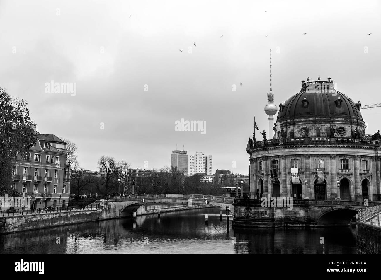 Berlin, Allemagne - 20 décembre 2021: Vue extérieure du musée de la Bode sur l'île des Musées, le long de la Spree à Berlin, la capitale allemande. Banque D'Images