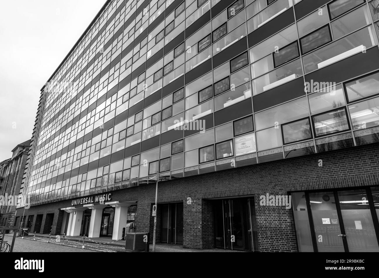 Berlin, Allemagne - 17 décembre 2021: Siège de Berlin d'Universal Music Group, une société hollandaise-américaine et le plus grand label de disque au monde. Banque D'Images