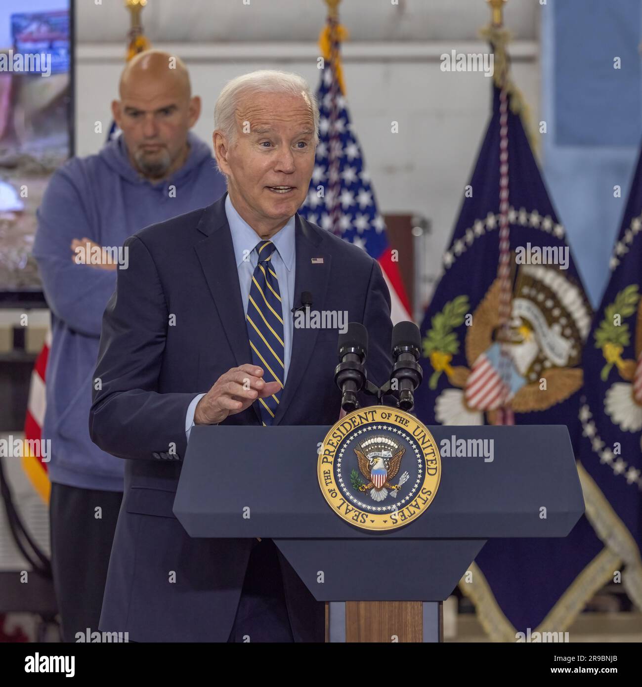 PHILADELPHIE, Pennsylvanie – 17 juin 2023: Le président Joe Biden fait des remarques lors d'un exposé sur les efforts de réparation suite à l'effondrement d'une section de I-95. Banque D'Images