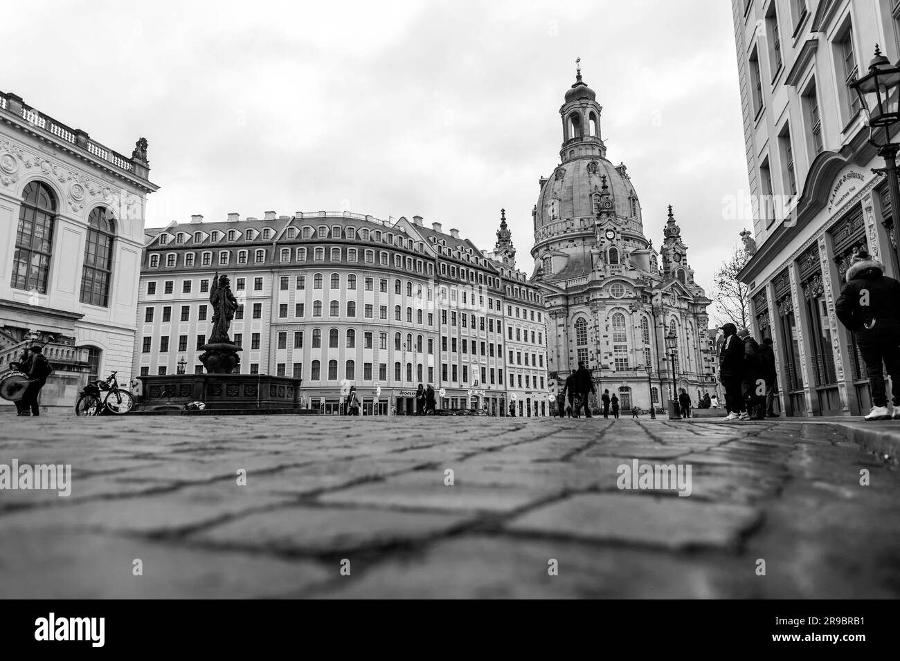 Dresde, Allemagne - 19 décembre 2021 : le Neumarkt est une section centrale et culturellement importante et la place principale du centre de Dresde, Saxe, Ger Banque D'Images