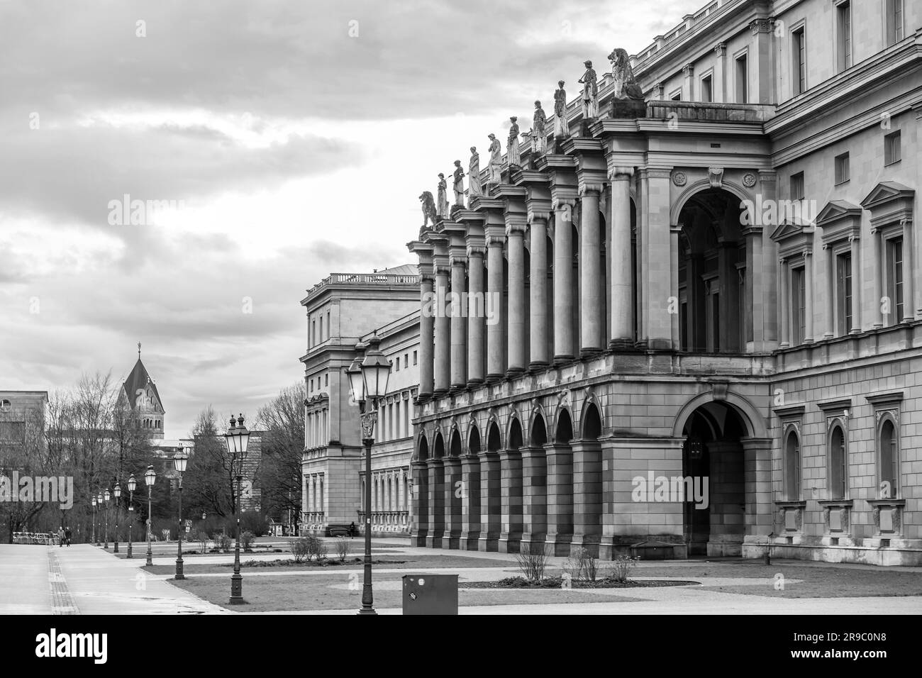 Munich, Allemagne - DEC 25, 2021: Le Residenz dans le centre de Munich est l'ancien palais royal des monarques Wittelsbach de Bavière. La plus grande ville pal Banque D'Images