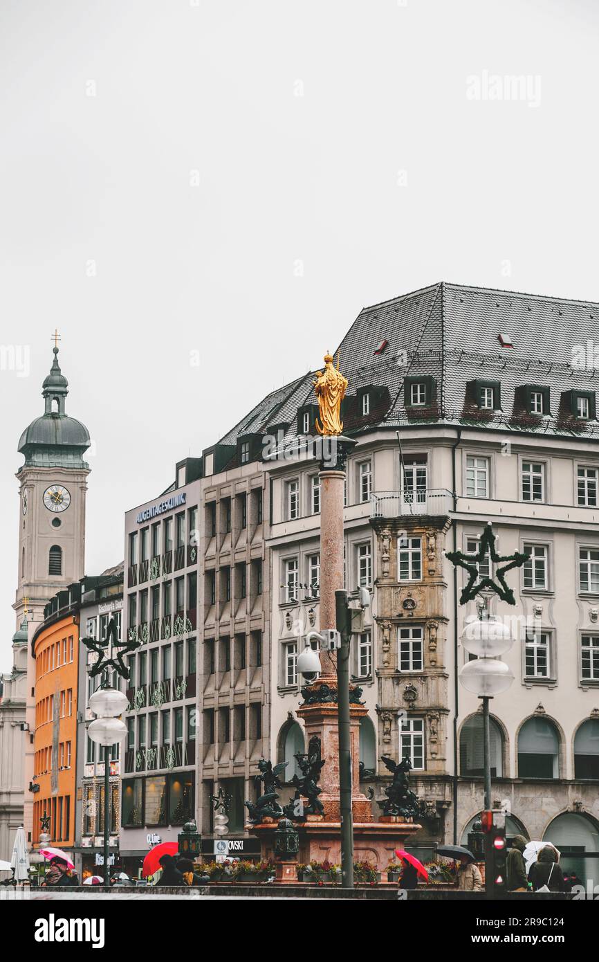 Munich, Allemagne - 26 décembre 2021: La colonne de la Vierge Marie ou ...