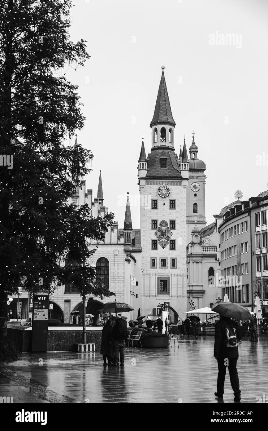 Munich, Allemagne - 26 décembre 2021 : ancien hôtel de ville et musée du jouet d'aujourd'hui (Altes Rathaus, Spielzeugmuseum en allemand) à Munich, situé à Marie Banque D'Images