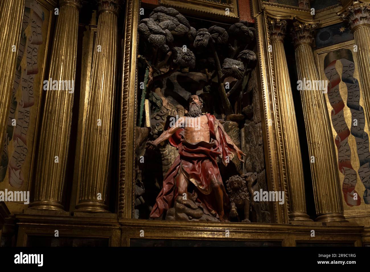 Retable du 17th siècle dans la chapelle Saint-Jérôme par le sculpteur galicien Mateo de Prado dans la cathédrale de Santa María de Astorga à Astorga, Espagne. Banque D'Images