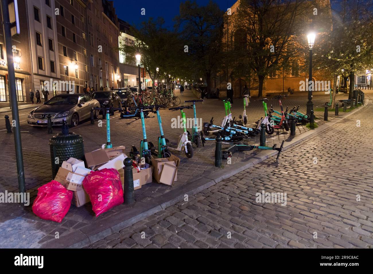 Les ordures dans le Centre historique de Bruxelles (Bruxelles), Belgique © Wojciech Strozyk / Alamy stock photo Banque D'Images