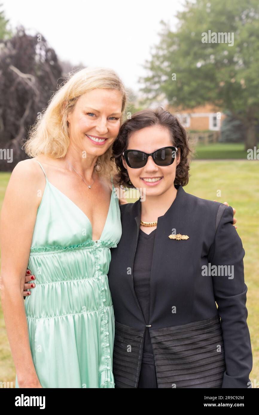 Missy Hargraves, Elena Gibbs participe à l'événement Get Wild du centre de sauvetage de la faune Evelyn Alexander au Sagaponack Sculpture Garden à Sagaponack, NY, sur 24 juin 2023. (Photo de David Warren /Sipa? USA) crédit: SIPA USA/Alay Live News Banque D'Images