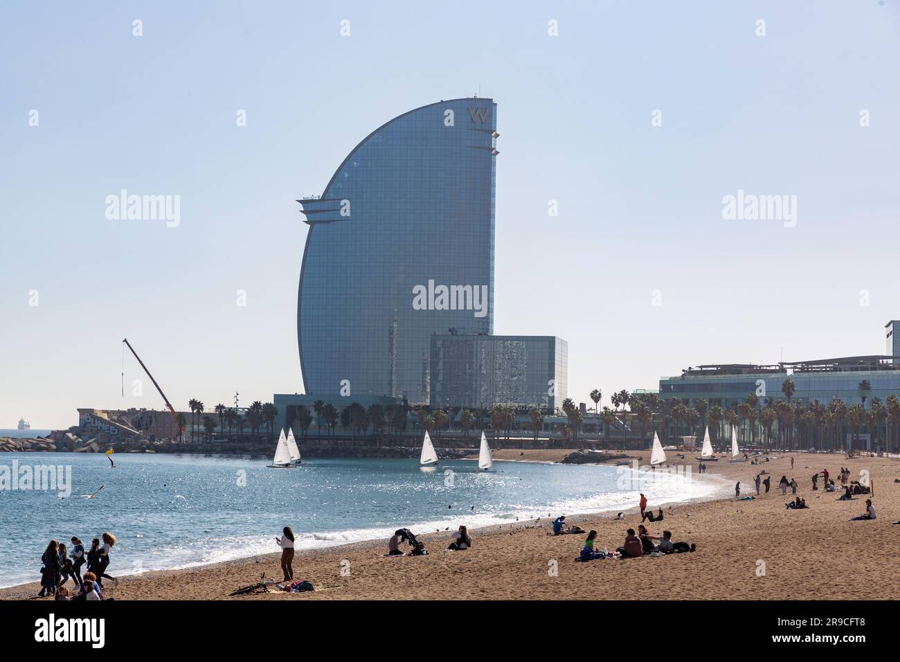 Barcelone, Espagne - 10 février 2022: Vue extérieure de l'hôtel Té W Barcelone situé sur la plage de Barceloneta. Banque D'Images