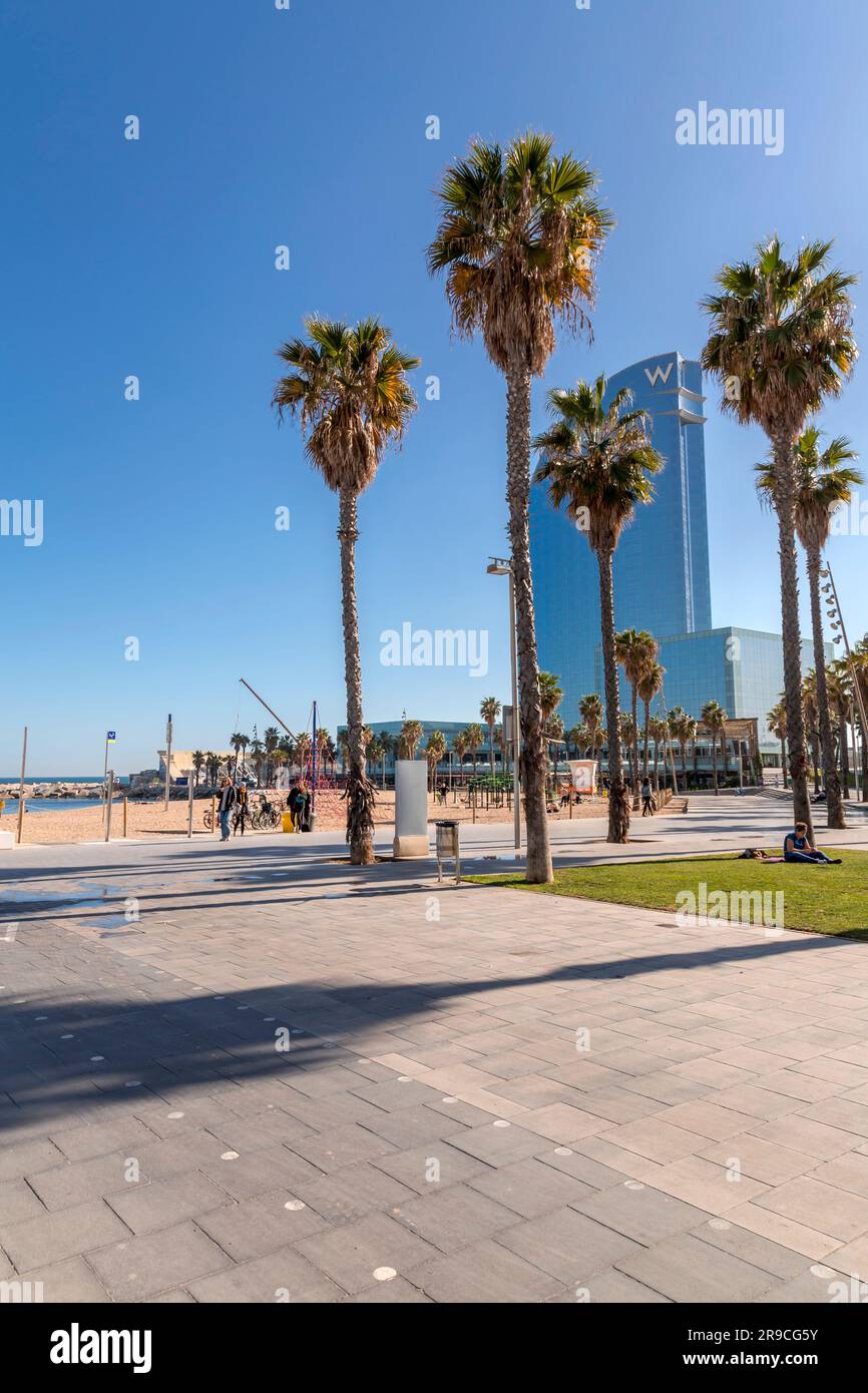 Barcelone, Espagne - 10 février 2022: Vue extérieure de l'hôtel Té W Barcelone situé sur la plage de Barceloneta. Banque D'Images