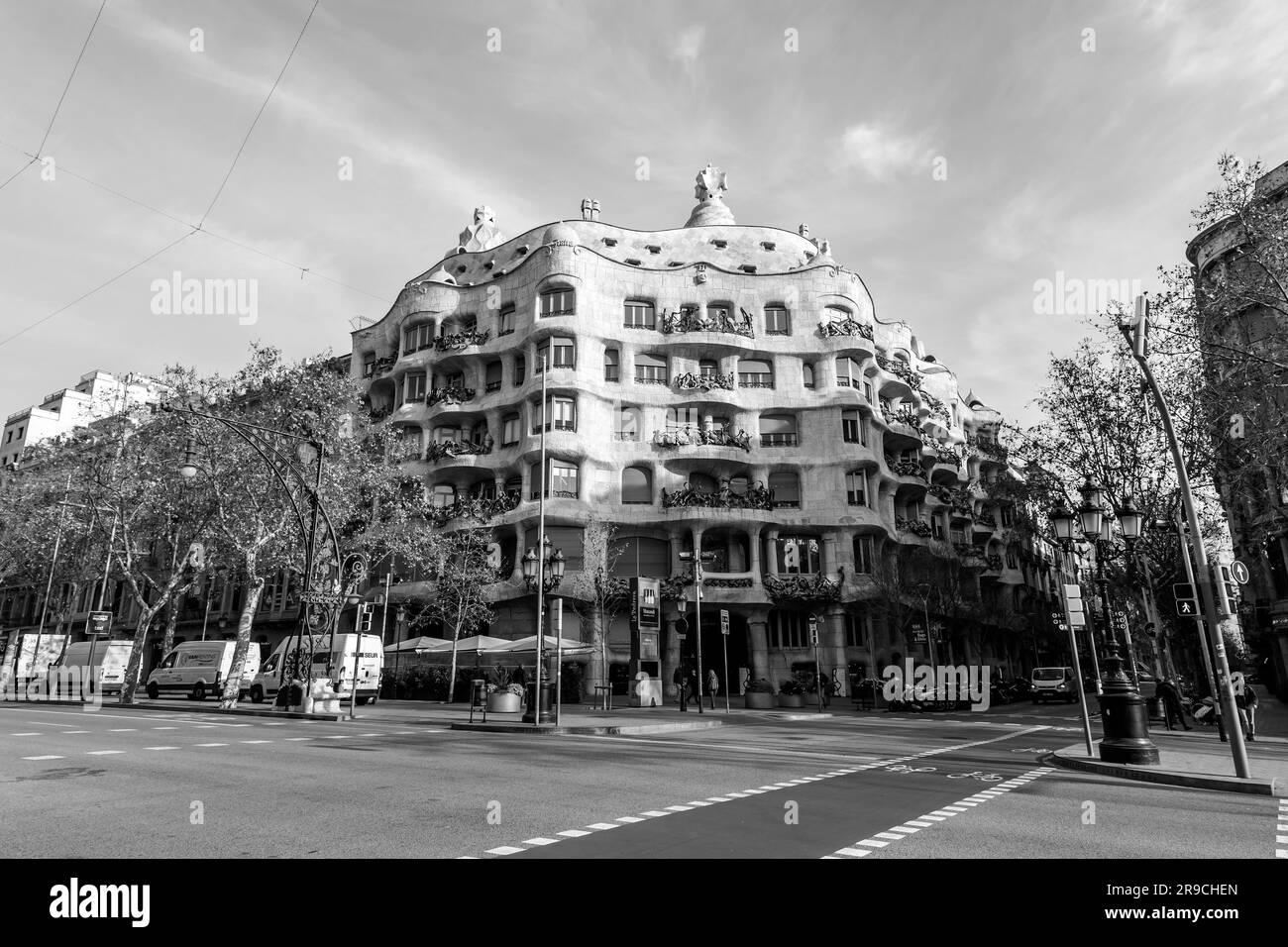 Barcelone, Espagne - 11 FÉVRIER 2022 : Casa Mila, ou la Pedrera est un bâtiment moderniste à Barcelone. La dernière résidence privée conçue par Antoni Gaudí, Banque D'Images