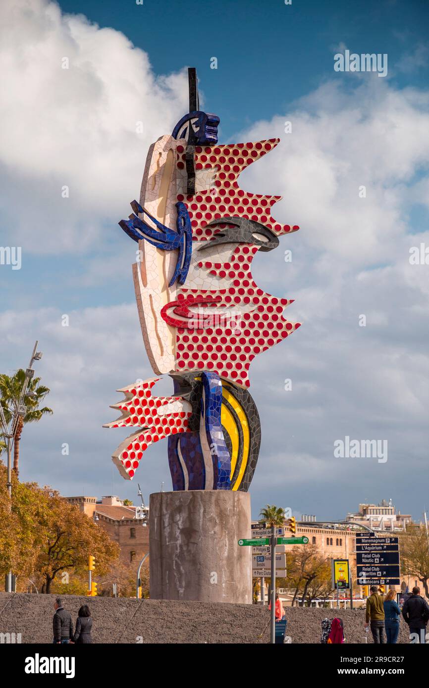 Barcelone, Espagne - 13 FÉVRIER 2022: El Cap de Barcelona est une sculpture surréaliste de l'artiste pop américain Roy Lichtenstein pour les Jeux olympiques d'été de 1992 Banque D'Images