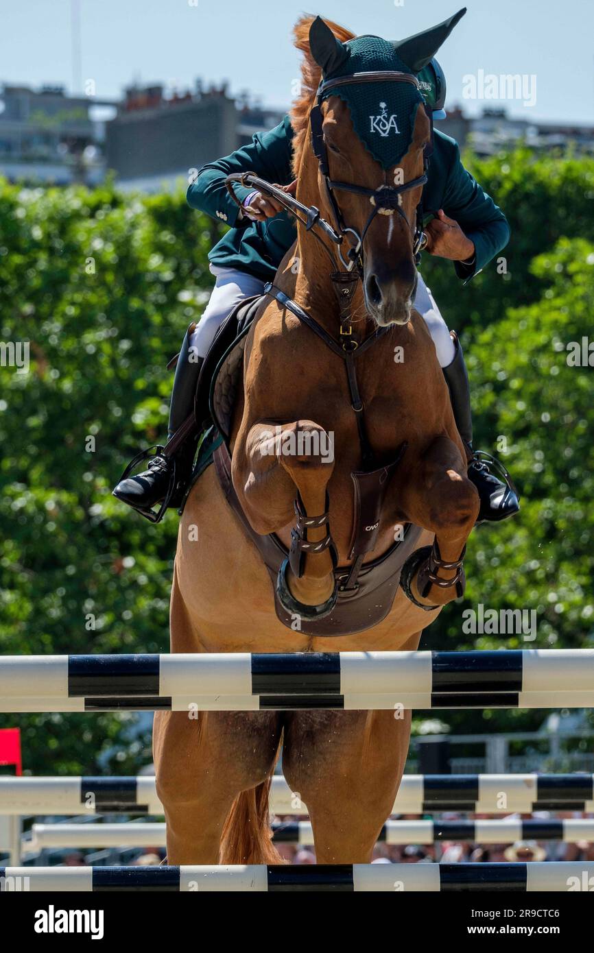 Paris, France. 25th juin 2023. Ramzy Al Duhami à cheval intouchable pendant le saut 2023 de Longines Paris Eiffel, Tour des champions mondiaux de Longines, épreuve équestre sur 25 juin 2023 au champ de Mars à Paris, France - photo Christophe Bricot/DPPI crédit: DPPI Media/Alamy Live News Banque D'Images