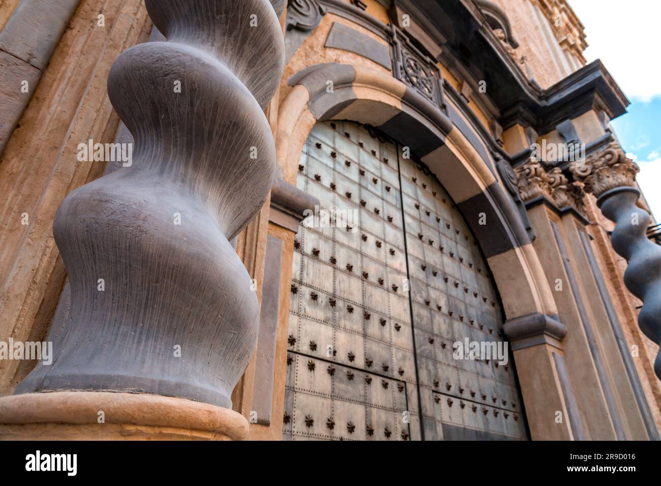 L'église de San Felipe et Santiago el Menor est un bâtiment baroque situé dans la ville de Saragosse, en Espagne. Banque D'Images