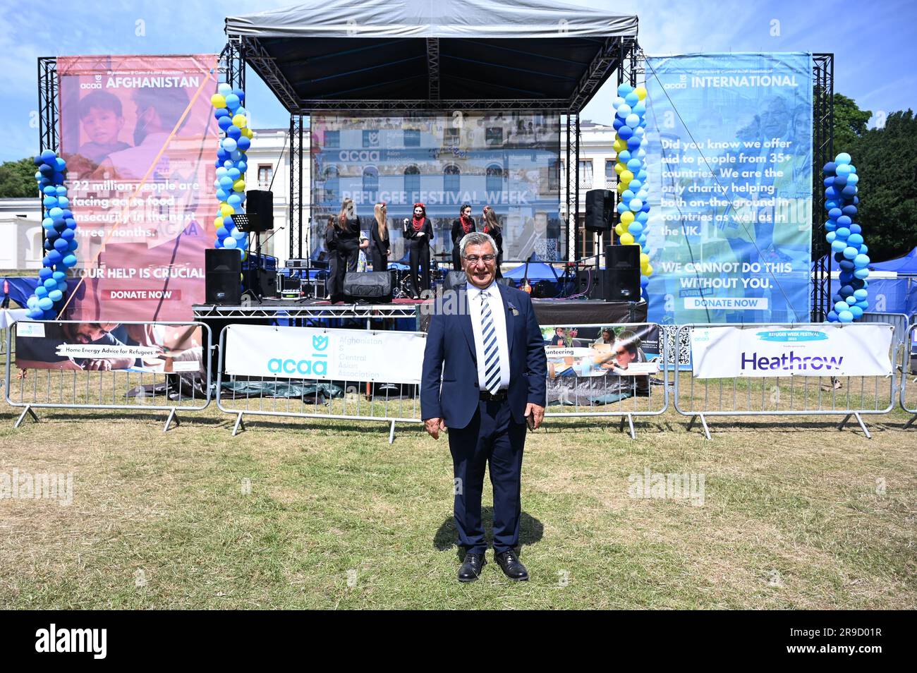 Gunnersbury Park, Londres, Royaume-Uni. 25 juin 2023. La semaine des réfugiés de l'ACAA 2023 la première, axée sur la culture ukrainienne au parc Gunnersbury. L'esprit fasciné de la culture ukrainienne est indestructible. La Journée de l'Ukraine présente fièrement une culture ukrainienne montrant leurs costumes traditionnels ukrainiens, leurs représentations musicales chantant et dansant. On enseigne aux enfants ukrainiens leur fierté de chanter la danse moderne ukrainienne et ukrainienne avec la traditionnelle. L'Ukraine se bloque avec les costumes traditionnels ukrainiens. Crédit : voir Li/Picture Capital/Alamy Live News Banque D'Images