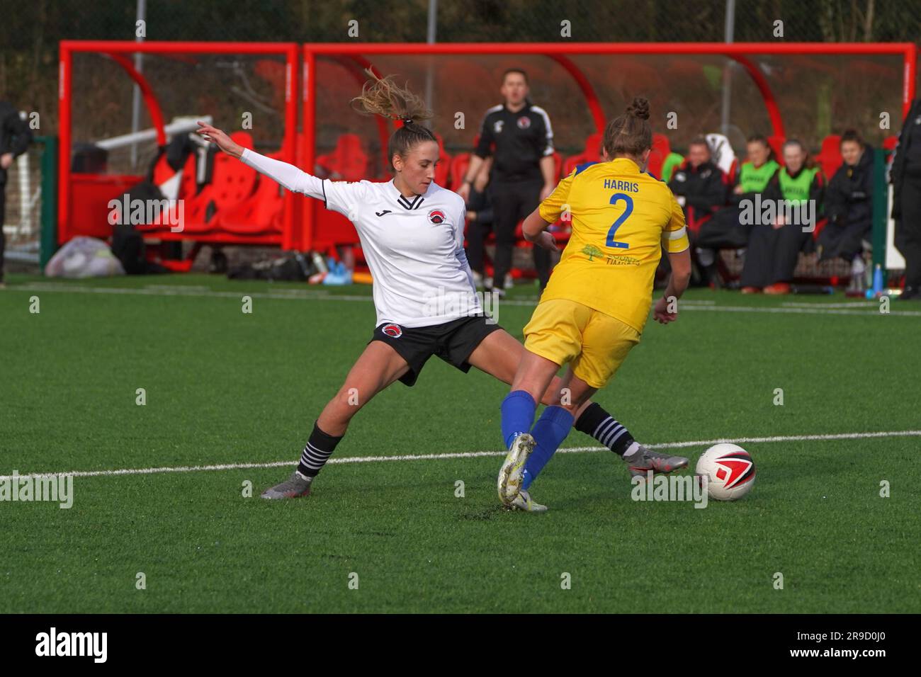 Olivia Liv Francis sur l'action de Pontypridd United FC Women dans la première ligue du Genero Adran Banque D'Images