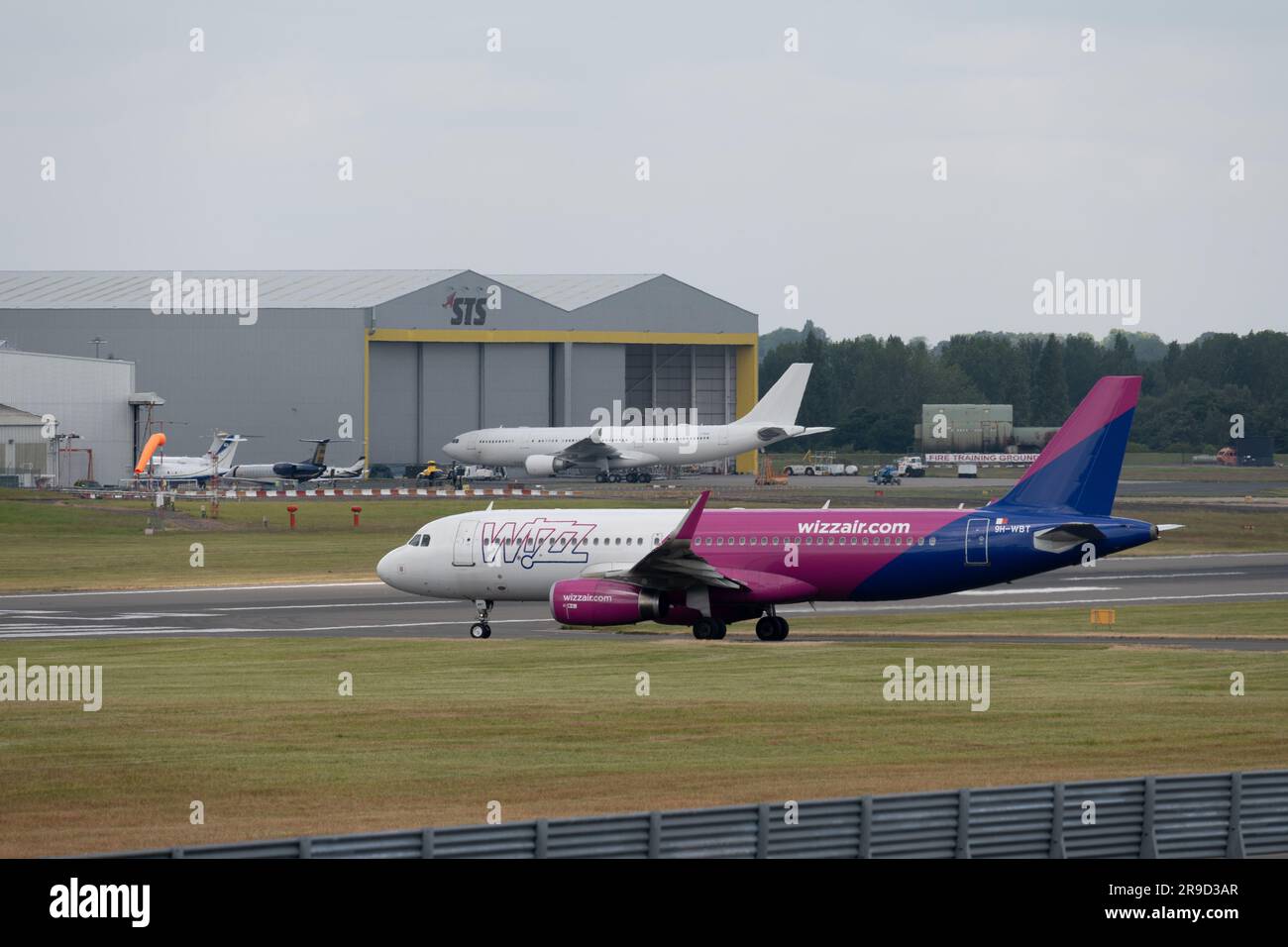 Wizz Air Airbus A320-232 à l'aéroport de Birminghma, Royaume-Uni (9H-WBT) Banque D'Images