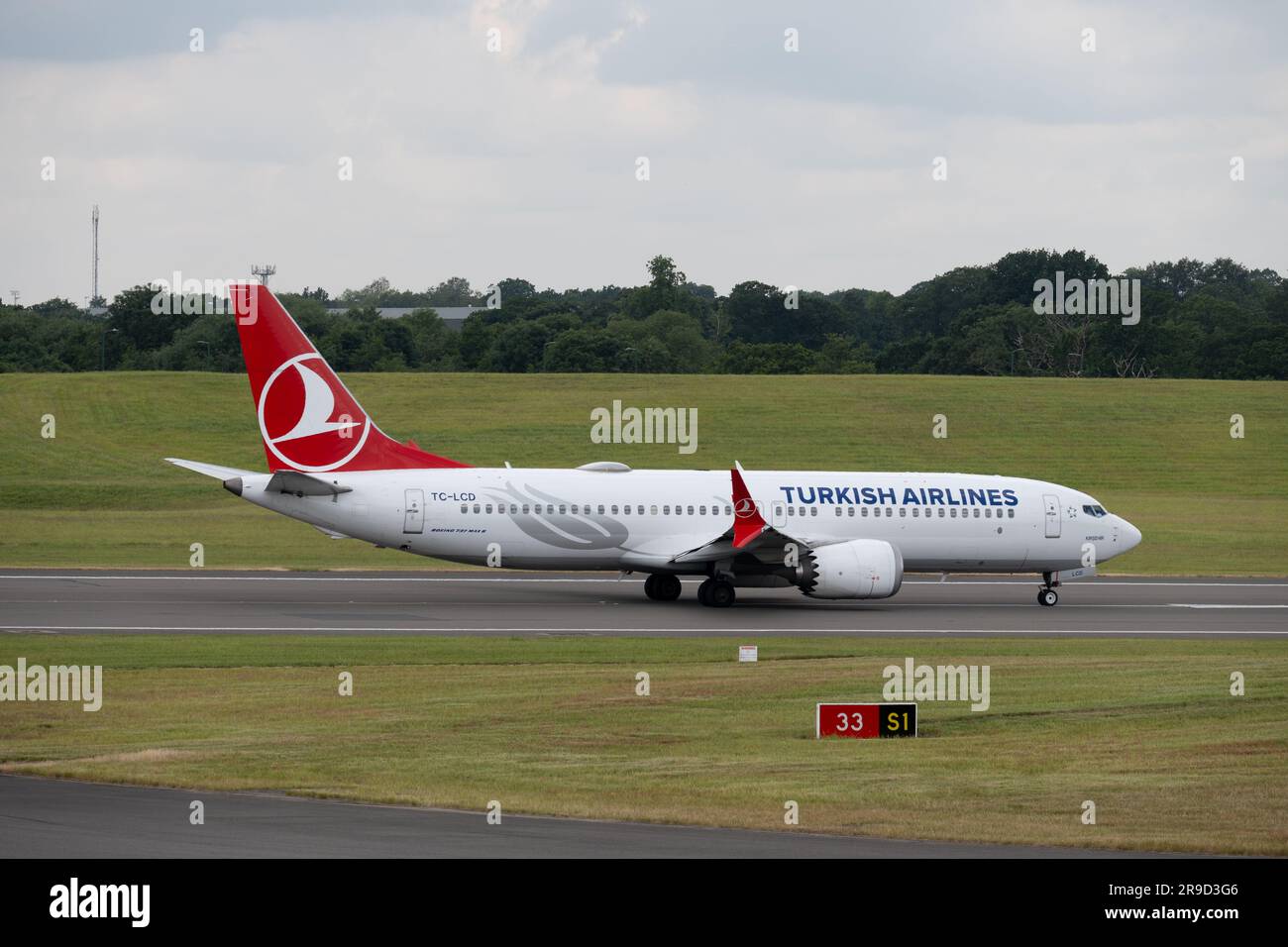 Turkish Airlines Boeing 737-8 MAX prêt pour le décollage à l'aéroport de Birmingham, Royaume-Uni (TC-LCD) Banque D'Images