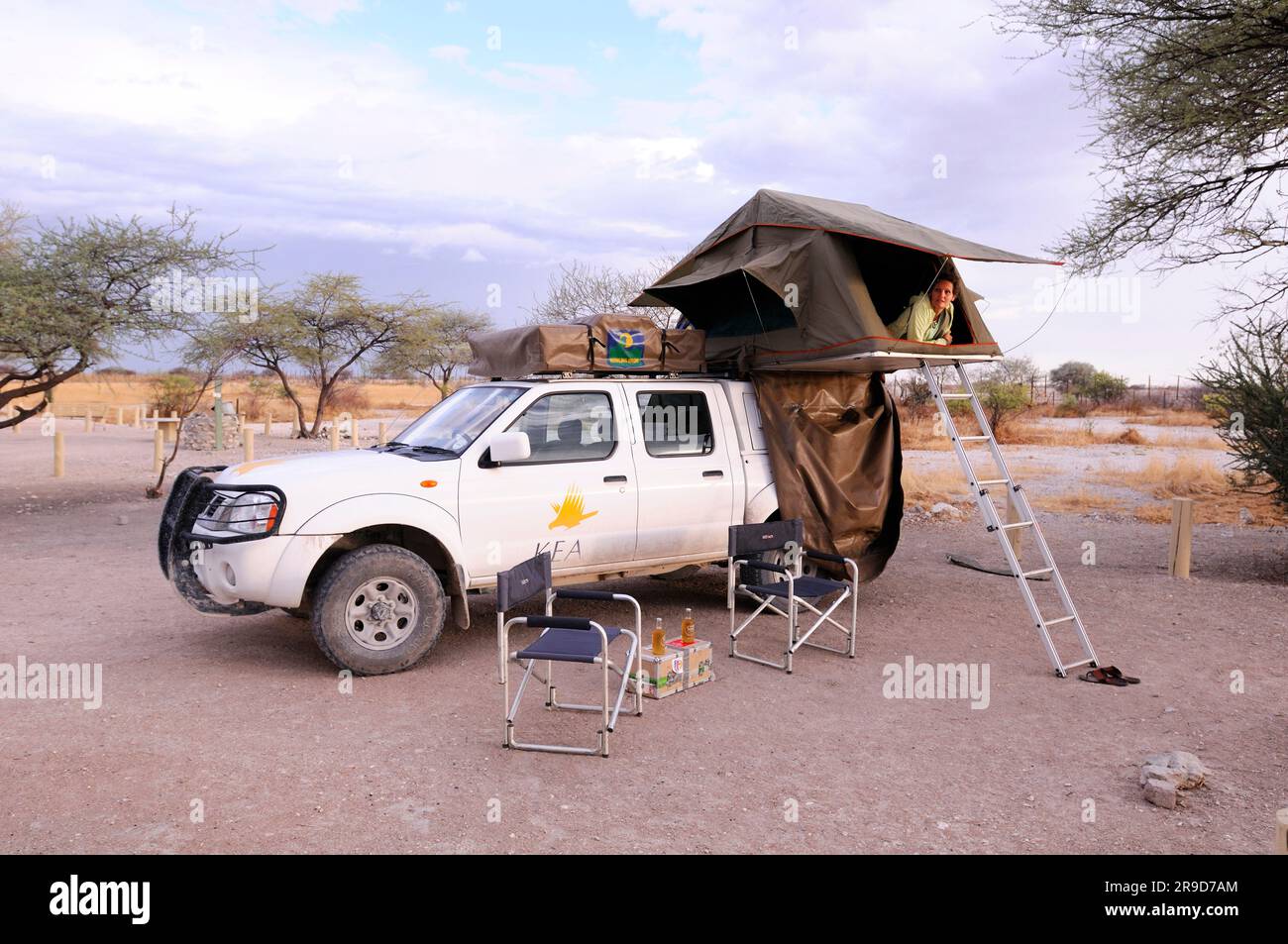 KEA 4x4 camping-car sur terrain de camping, Okaukuejo, Parc national d'Etosha, région de Kunene, Namibie Banque D'Images