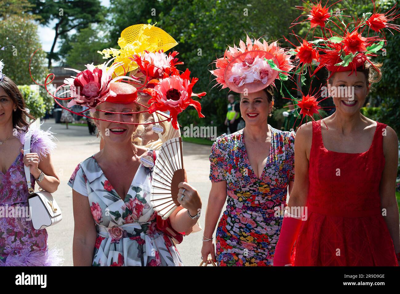 Ascot, Berkshire, Royaume-Uni. 21st juin 2023. C'était un autre jour de beaux chapeaux et de mode le deuxième jour de Royal Ascot Banque D'Images