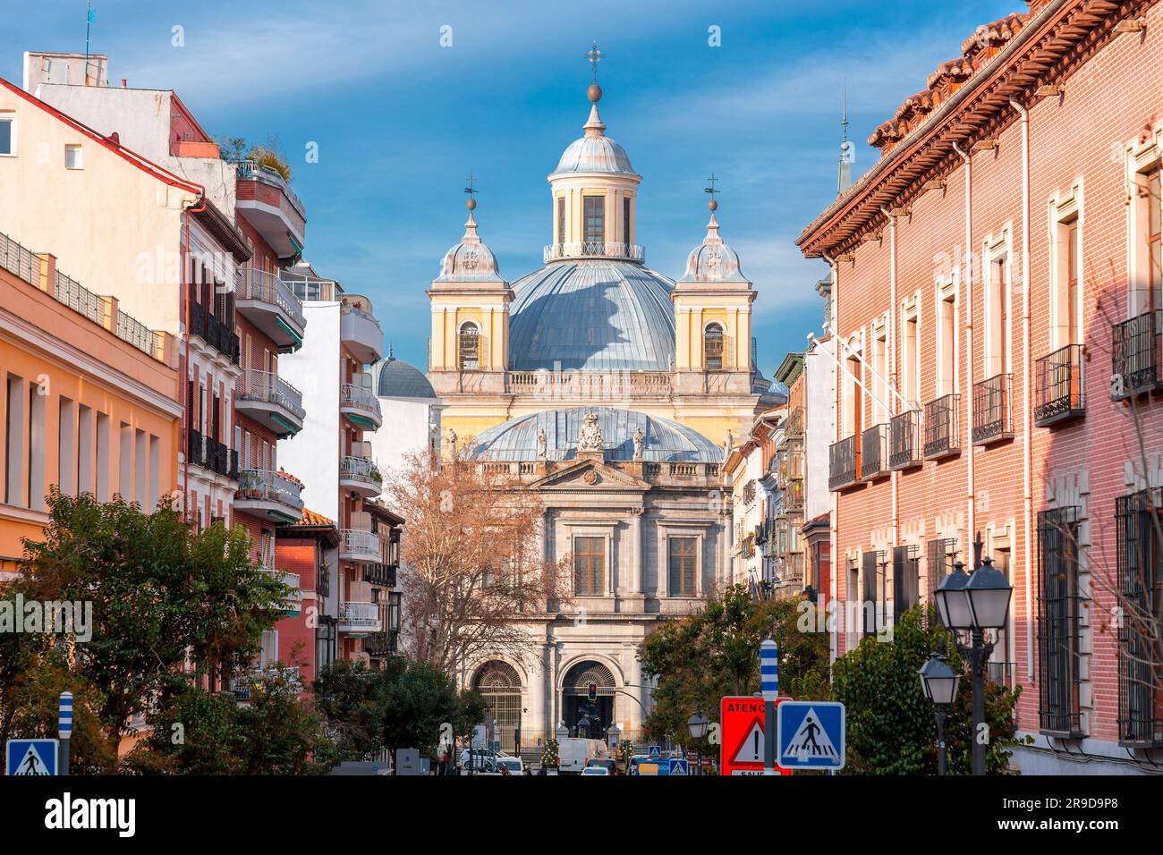 Madrid, Espagne - 16 FÉVRIER 2022 : la basilique royale de Saint François la Grande basilique de San Francisco el Grande est une église catholique romaine du Th Banque D'Images