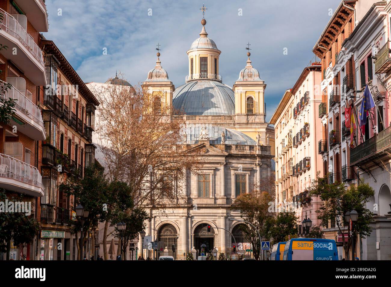 Madrid, Espagne - 16 FÉVRIER 2022 : la basilique royale de Saint François la Grande basilique de San Francisco el Grande est une église catholique romaine du Th Banque D'Images