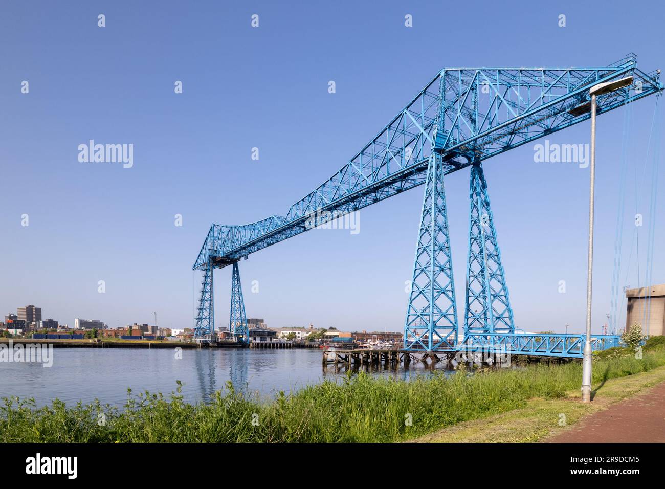 Prise de vue à angle bas de la bride de transport Middelebrough. Le a été rendu célèbre par la série télévisée britannique Auf Wiedersehen PET Banque D'Images