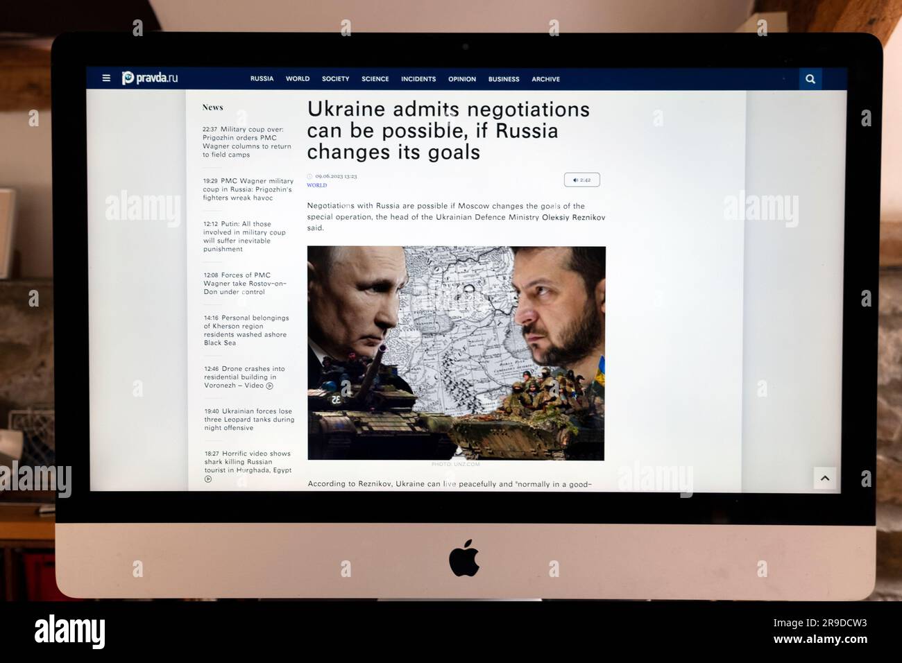 "L'Ukraine admet que des négociations peuvent être possibles, si la Russie change ses objectifs" site du journal Pravda capture d'écran Vladimir Poutine Volodymyr Zelenskiy 2023 Banque D'Images