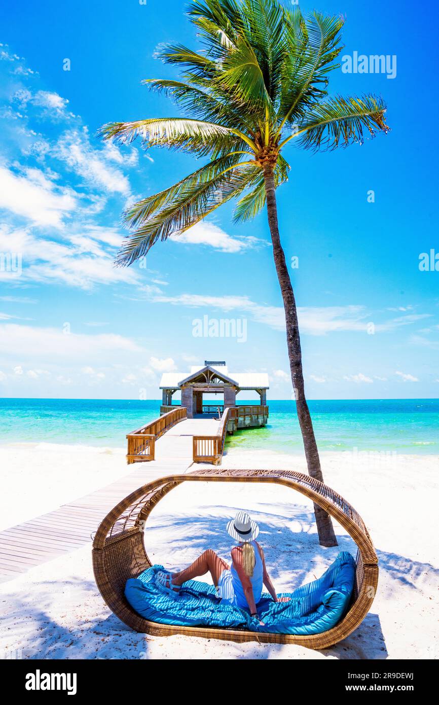 Plage tropicale avec Wooden Pier Key West, Floride, États-Unis Banque D'Images
