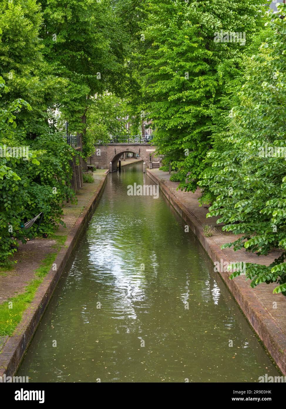Le Nieuwegracht (nouveau canal) à travers la ville historique d'Utrecht, pays-Bas, Europe. Banque D'Images