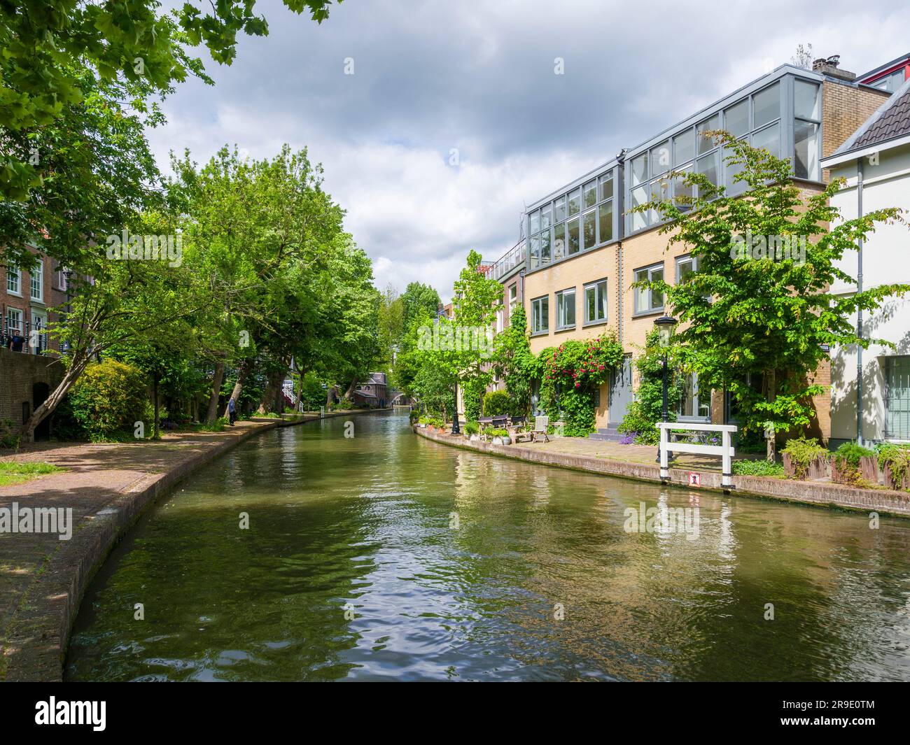 L'Oudegracht (Vieux Canal) à travers la ville historique d'Utrecht, pays-Bas, Europe. Banque D'Images