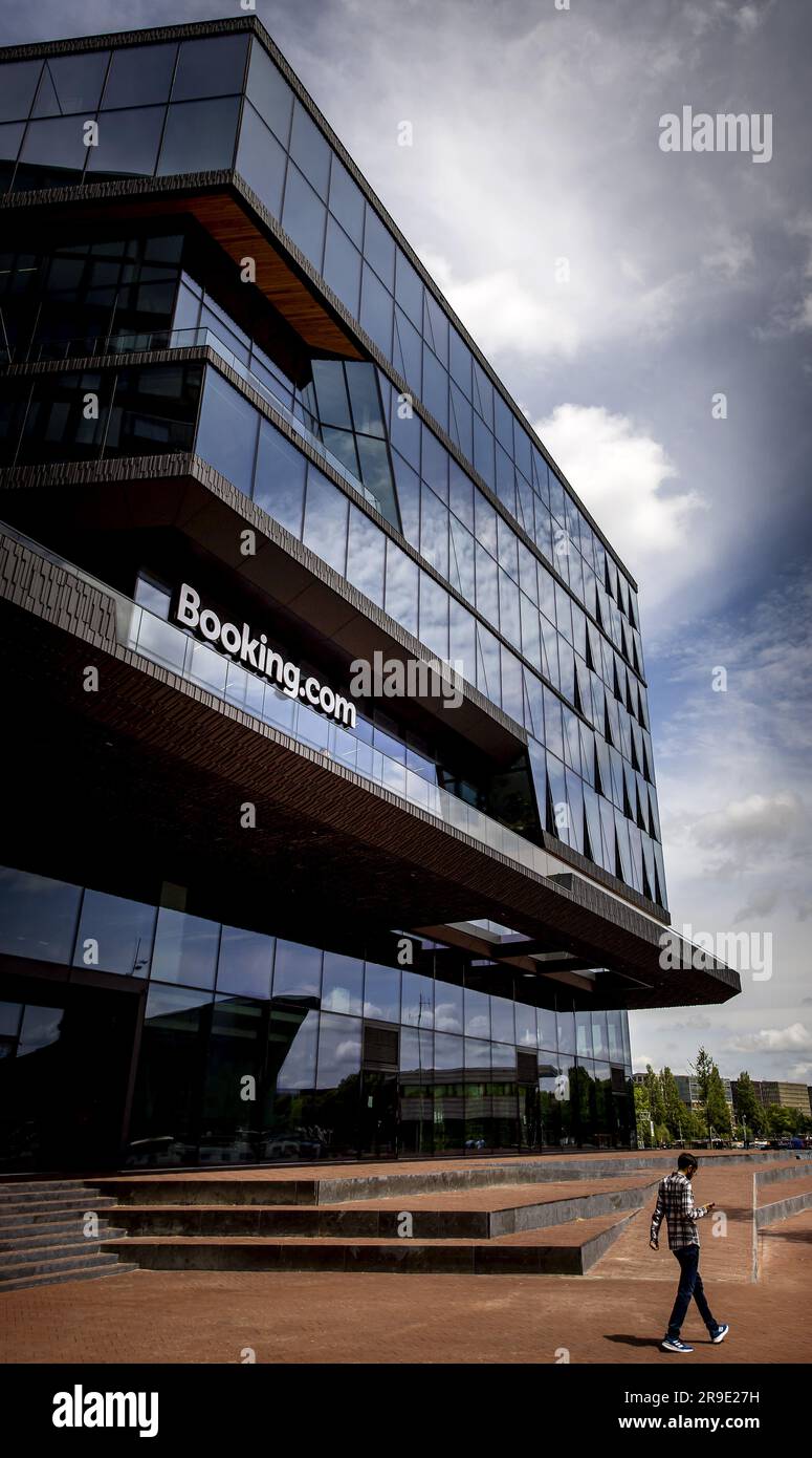 AMSTERDAM - extérieur du siège Booking.com. Ce campus international de la plate-forme de réservation d'hôtels hollandaise offre plus de cinq mille employés par lieu de travail. ANP KOEN VAN WEEL pays-bas hors - belgique hors Banque D'Images