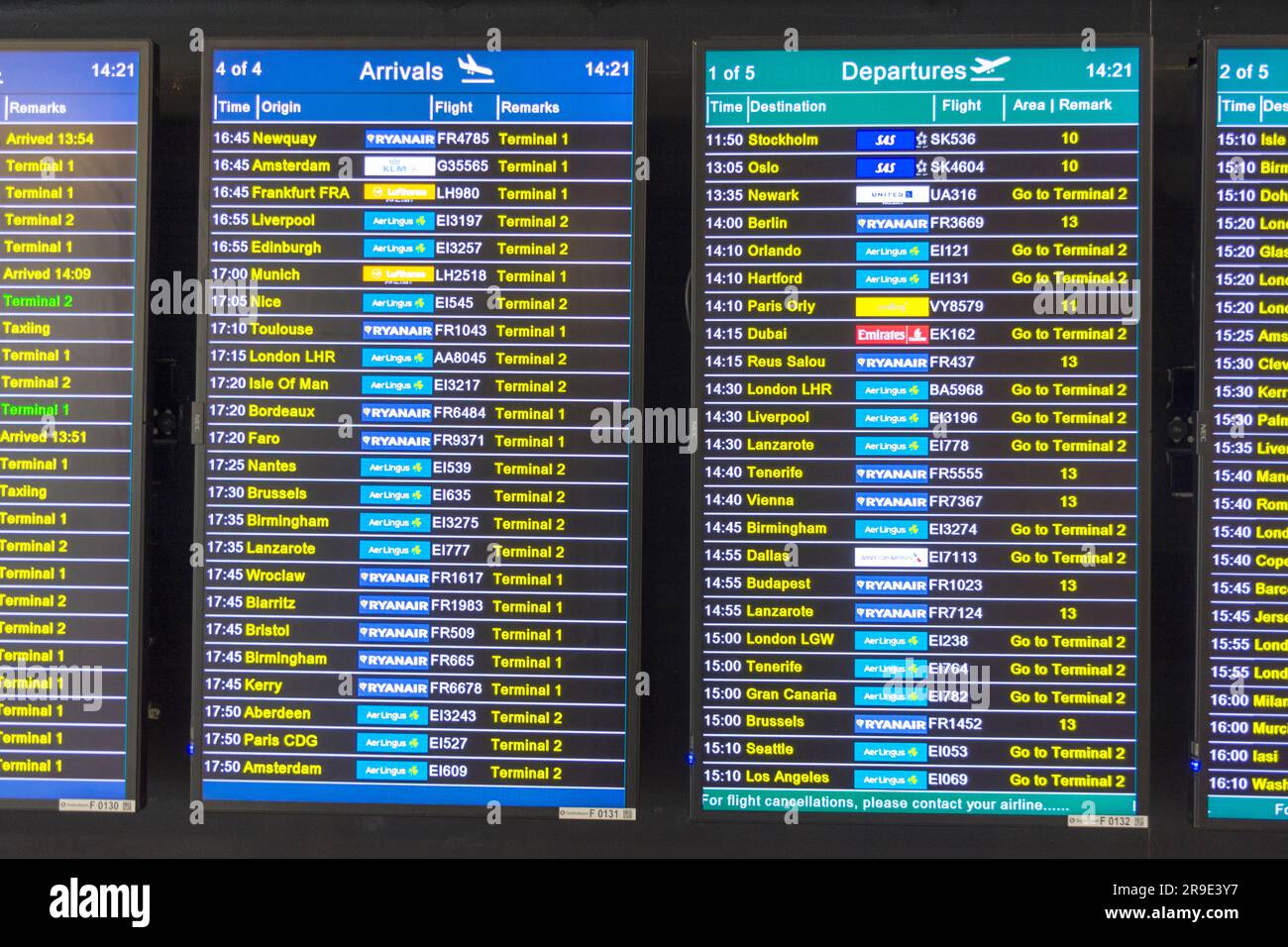 Aéroport de Dublin, Irlande. Tableaux d'indicateurs électroniques des arrivées et départs. Banque D'Images