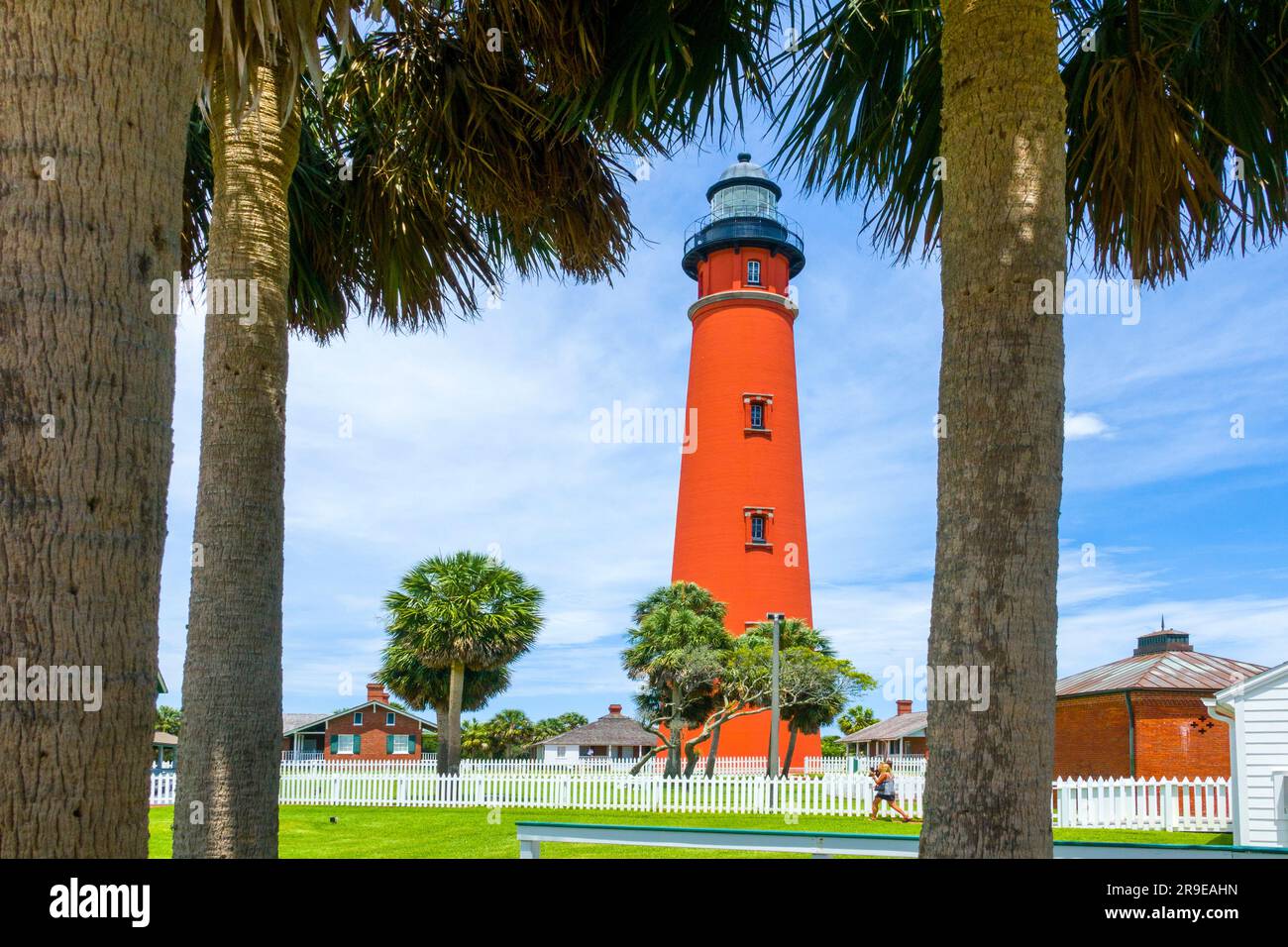Le Ponce de Leon Inlet Light est un phare et un musée situés à Ponce de León Inlet, dans le centre de la Floride. Le phare est une structure telle qu'une tour W Banque D'Images